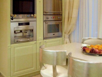 CUCINA. Arredamento personalizzato (BEZUS - LPL). Elettrodomestici (MIELE).