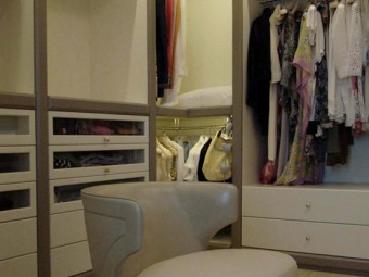 CABINA ARMADIO PADRONALE. Arredamento su misura (BEZUS - LPL).