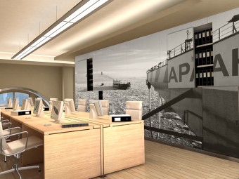 Due grandi immagini della nave VARANDEY in azione rivestono tutta la superficie frontale dell'armadio archivio. Controsoffitti con Illuminazione indiretta realizzata con luci LED. Lampade centrali (ZUMTOBEL).